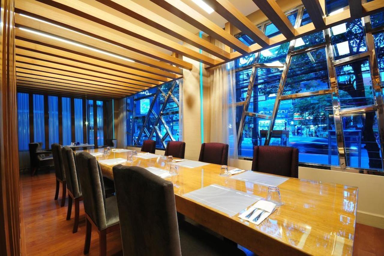 One One Bangkok Hotel Bagian luar foto