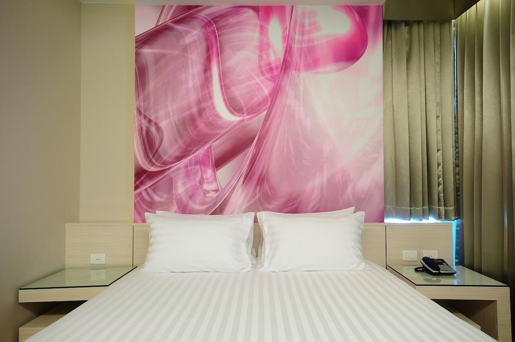 One One Bangkok Hotel Bagian luar foto