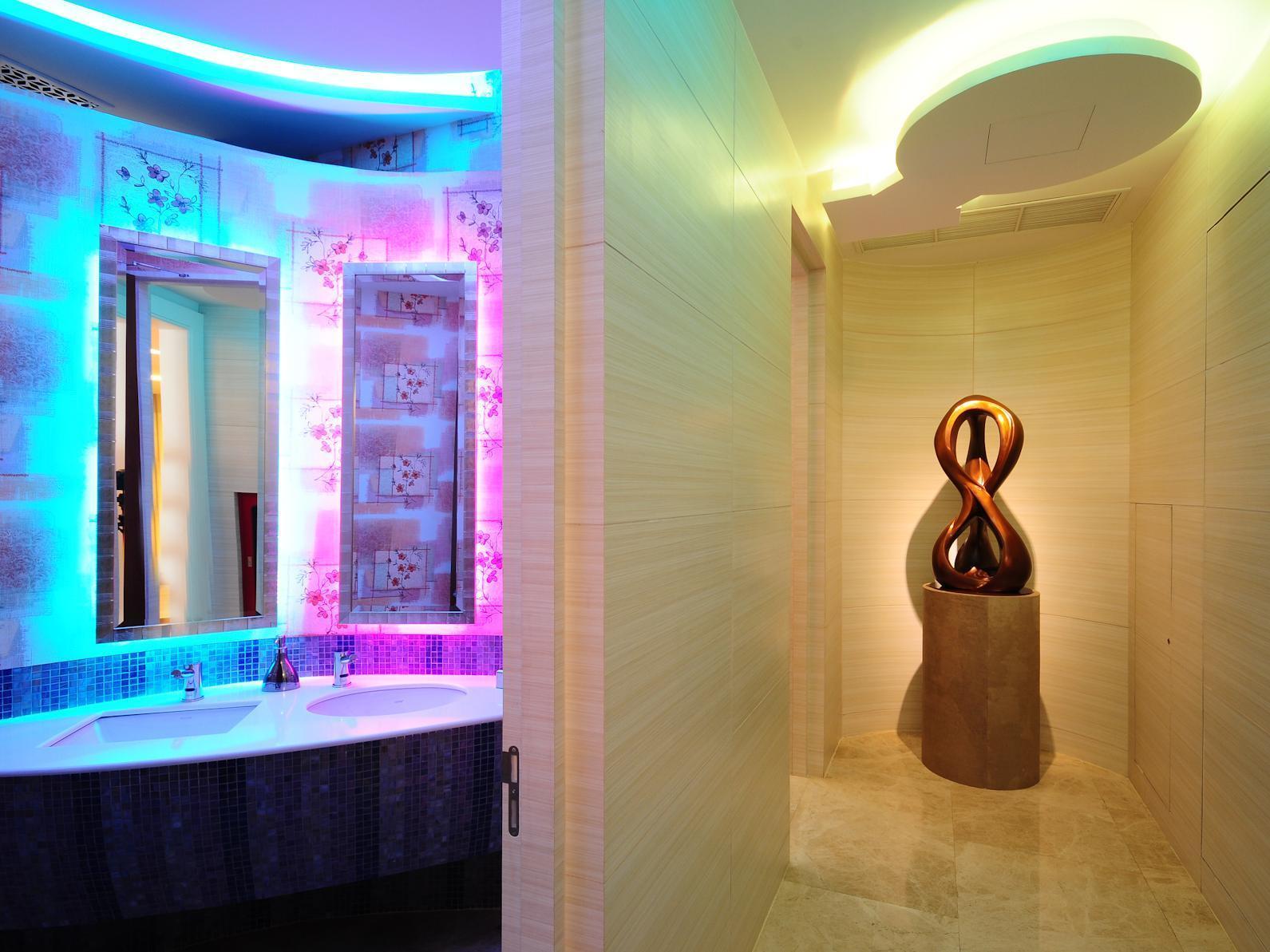 One One Bangkok Hotel Bagian luar foto