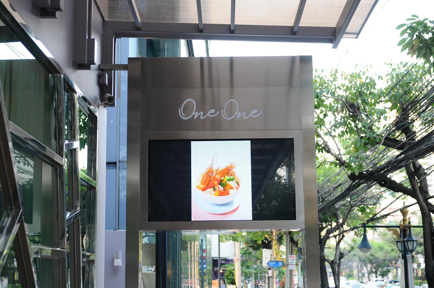 One One Bangkok Hotel Bagian luar foto