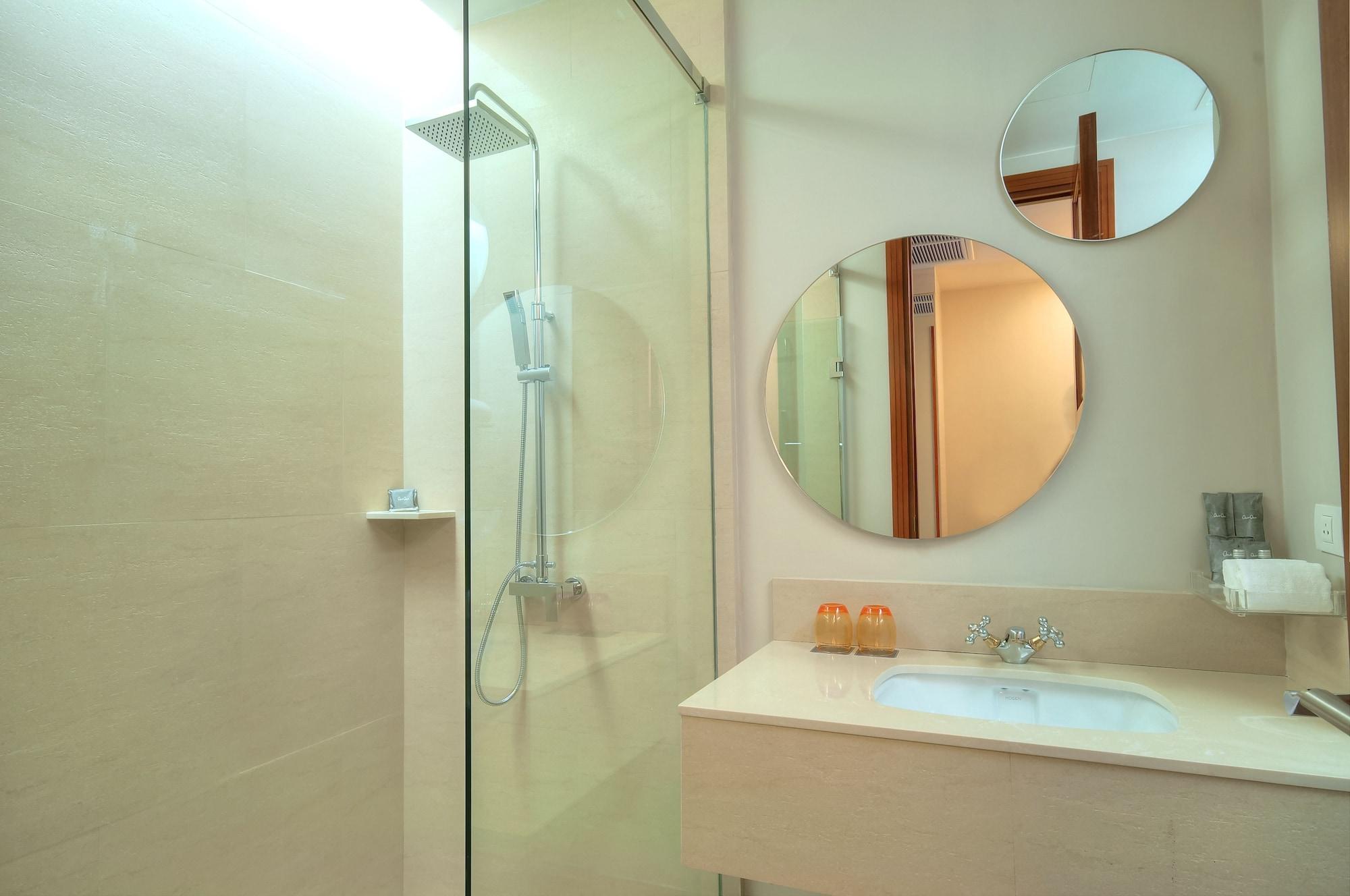 One One Bangkok Hotel Bagian luar foto