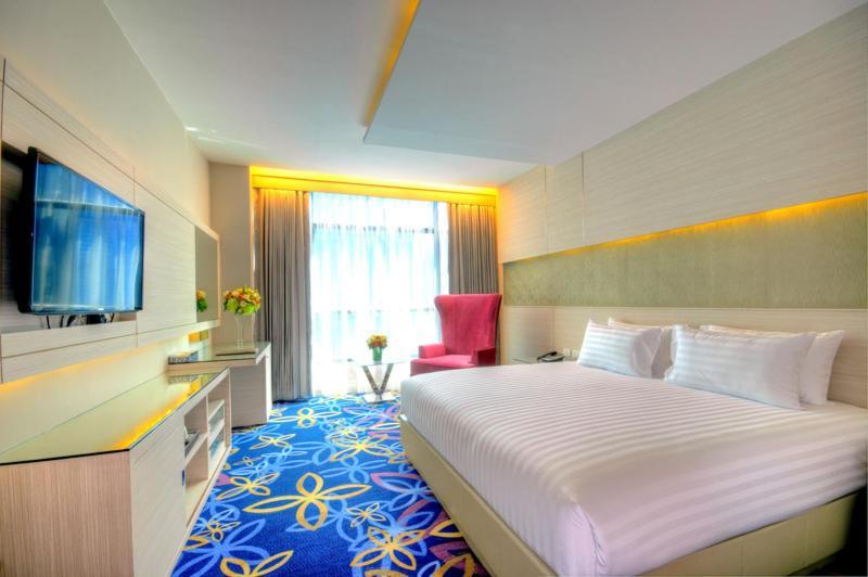 One One Bangkok Hotel Bagian luar foto
