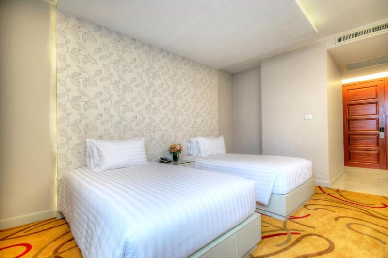 One One Bangkok Hotel Bagian luar foto