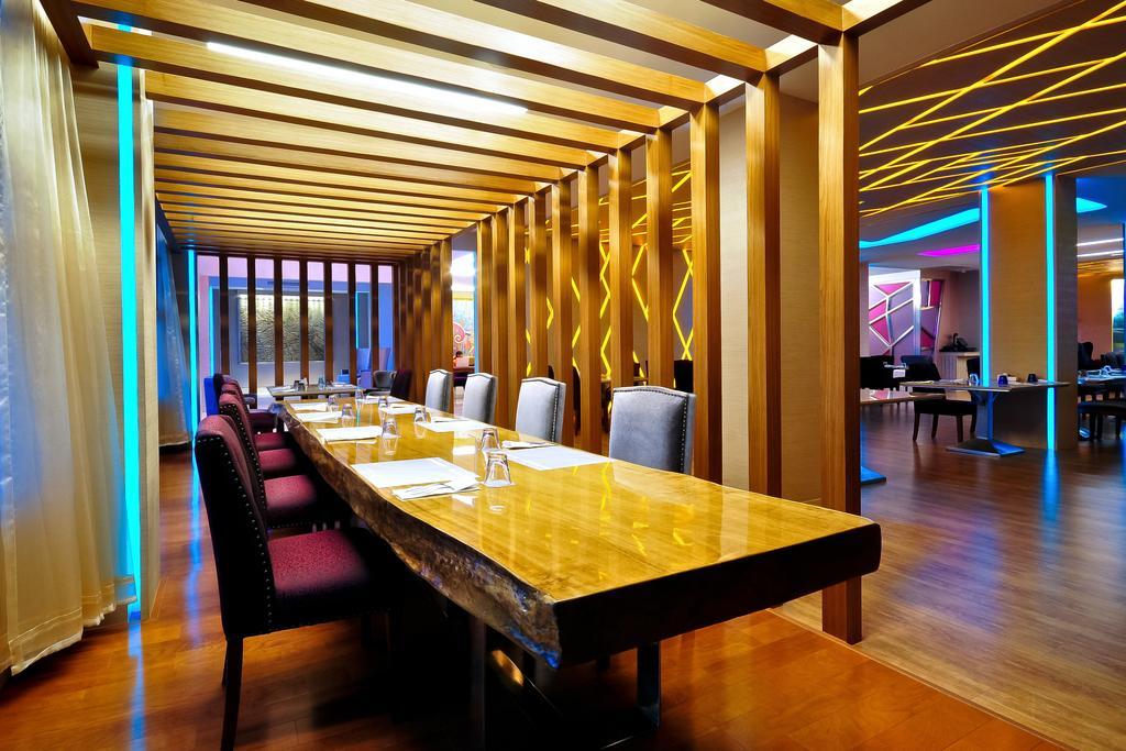 One One Bangkok Hotel Bagian luar foto