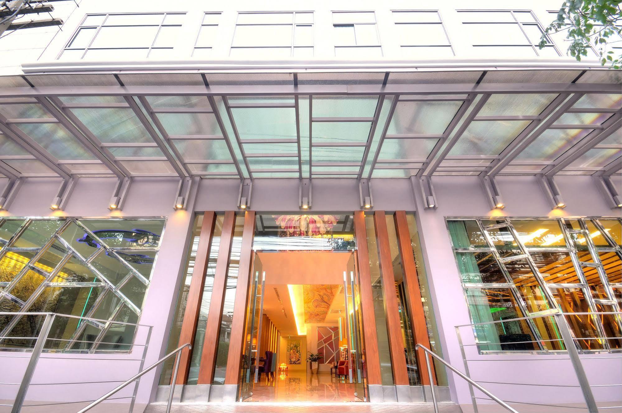 One One Bangkok Hotel Bagian luar foto