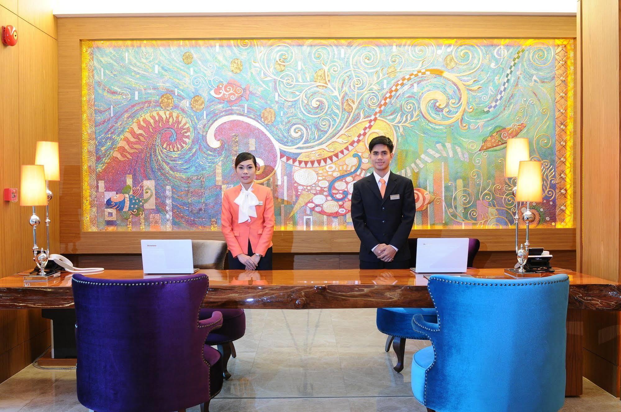 One One Bangkok Hotel Bagian luar foto