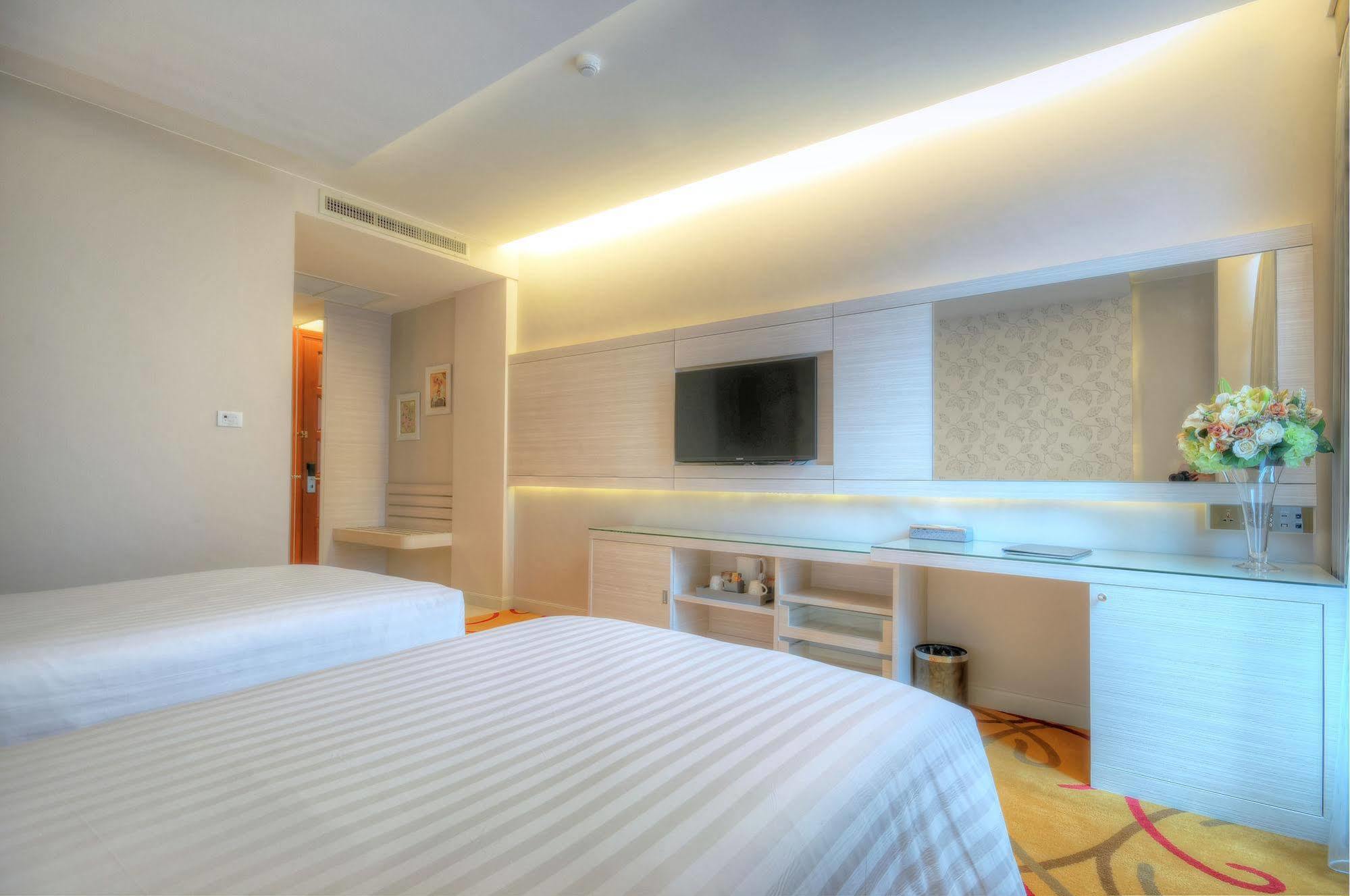 One One Bangkok Hotel Bagian luar foto