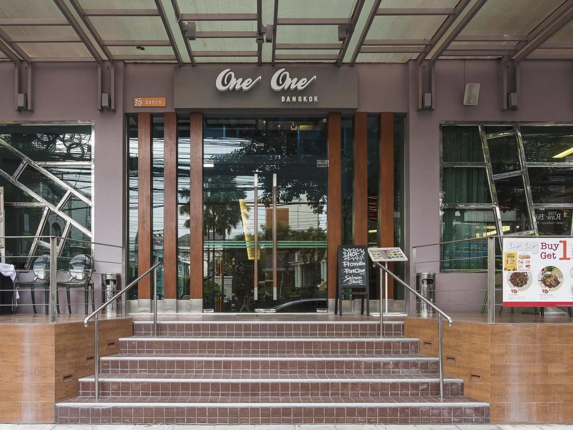 One One Bangkok Hotel Bagian luar foto