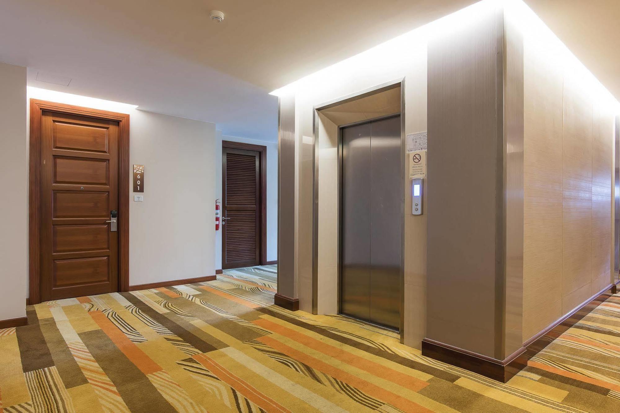 One One Bangkok Hotel Bagian luar foto