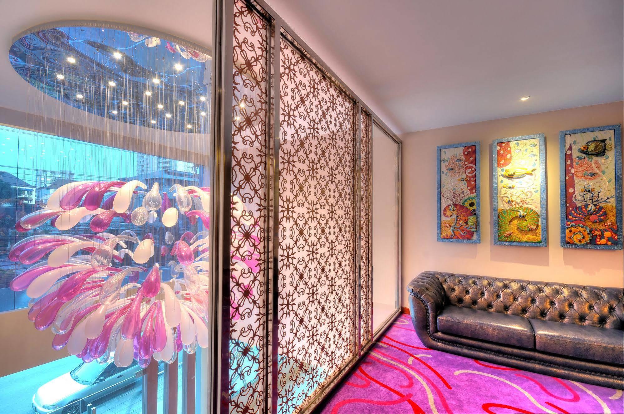 One One Bangkok Hotel Bagian luar foto