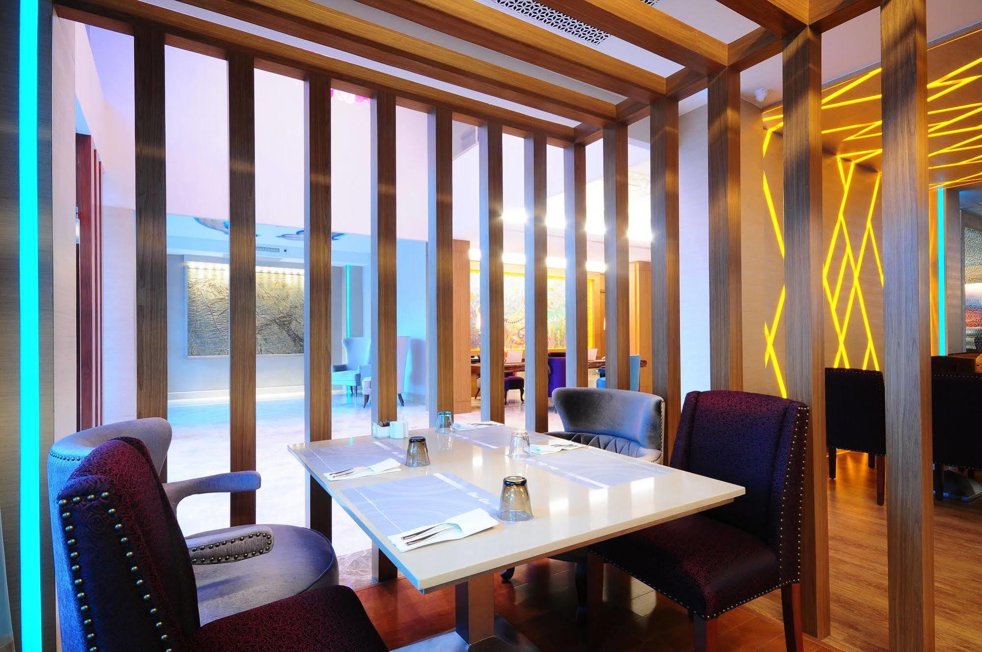 One One Bangkok Hotel Bagian luar foto