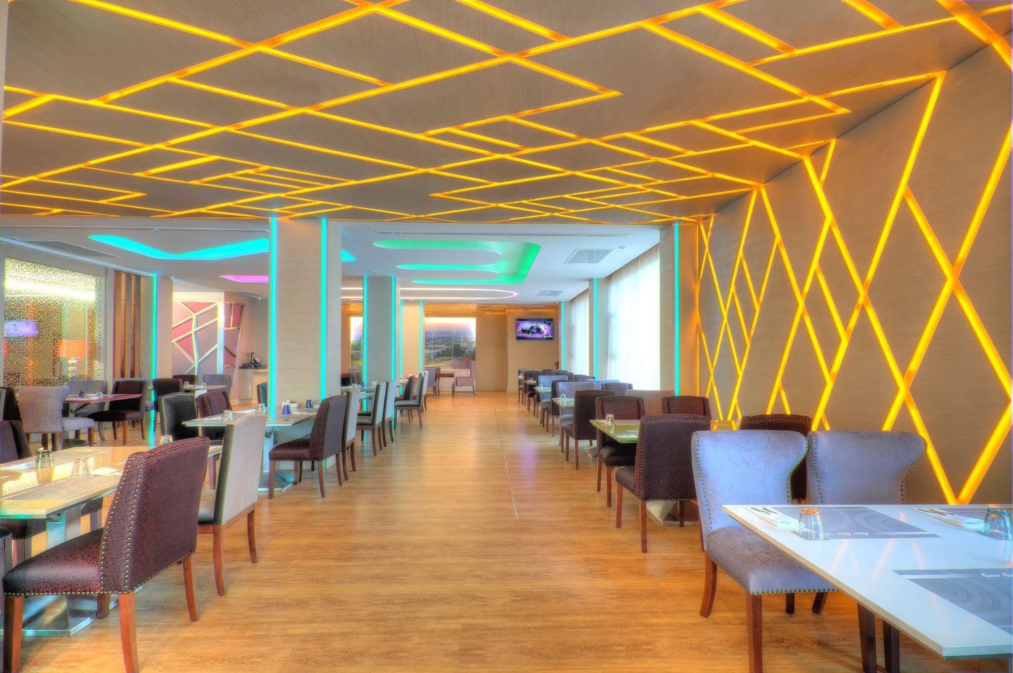 One One Bangkok Hotel Bagian luar foto