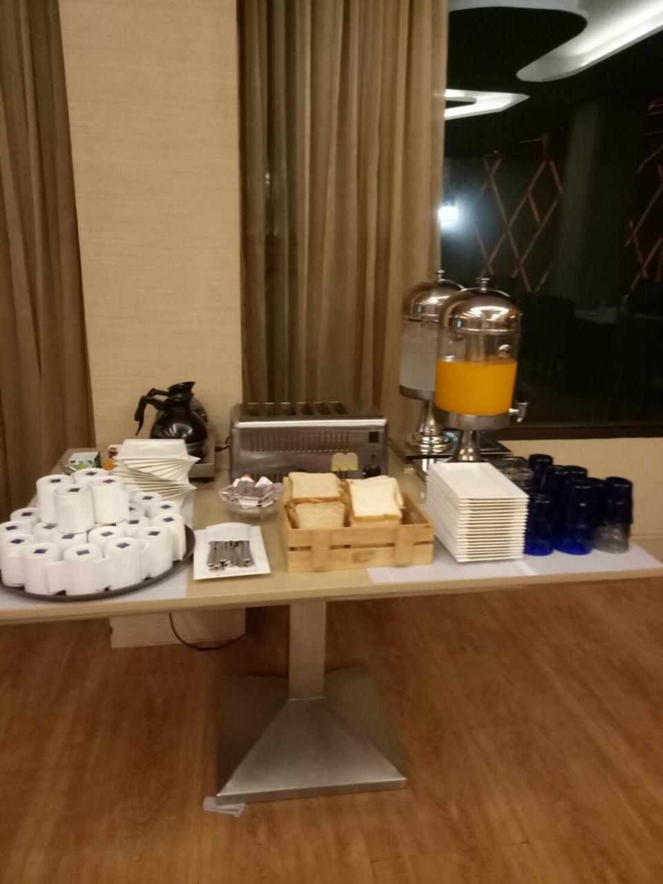 One One Bangkok Hotel Bagian luar foto